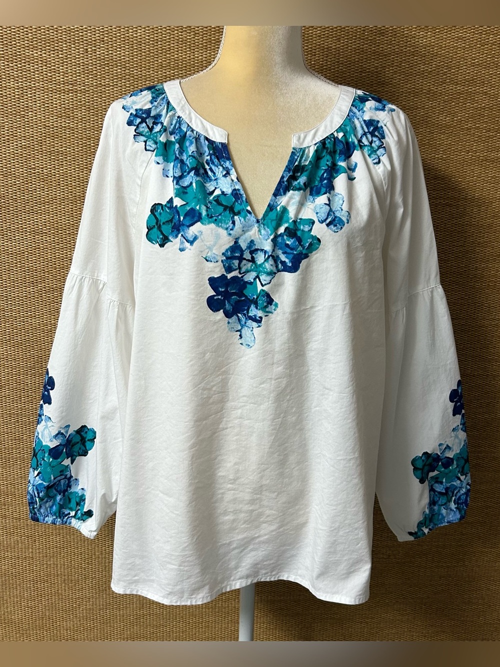 Chico’s Top Women’s XL White with Blue Floral